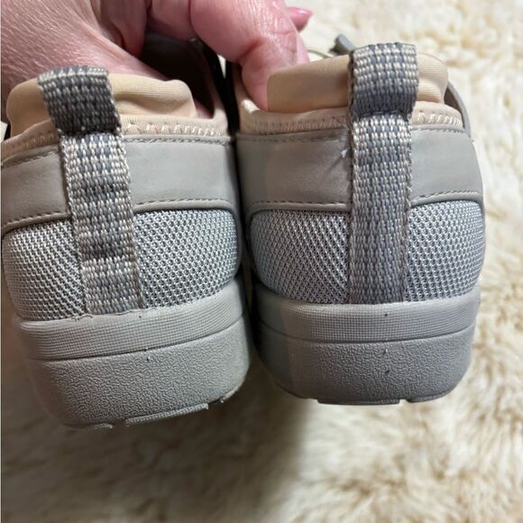 Zibu Paliza Slipon Sneakers in Gray and Tan size 11 - Picture 3 of 10